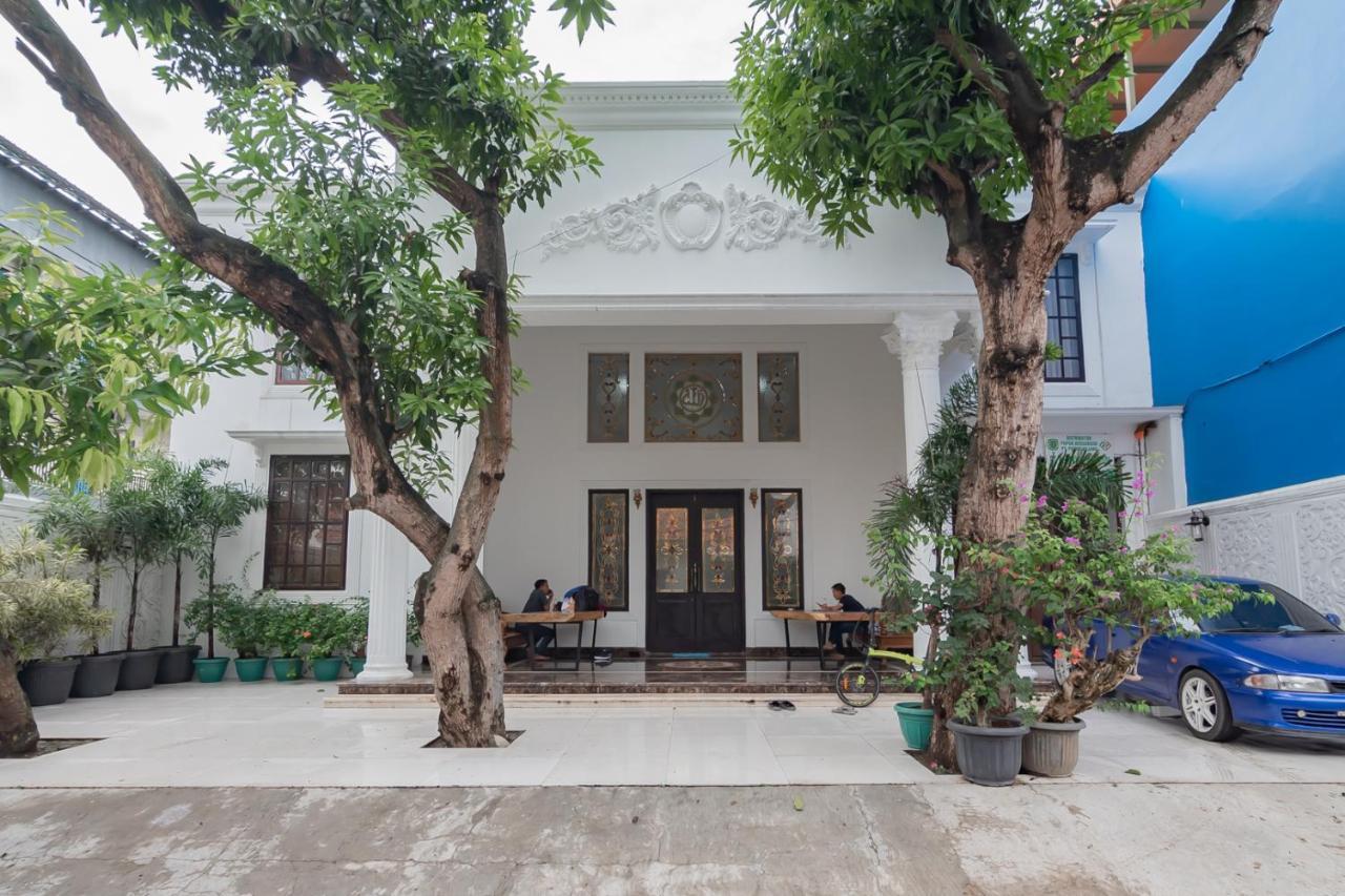 Family Homestay Syariah Cirebon Mitra Reddoorz المظهر الخارجي الصورة