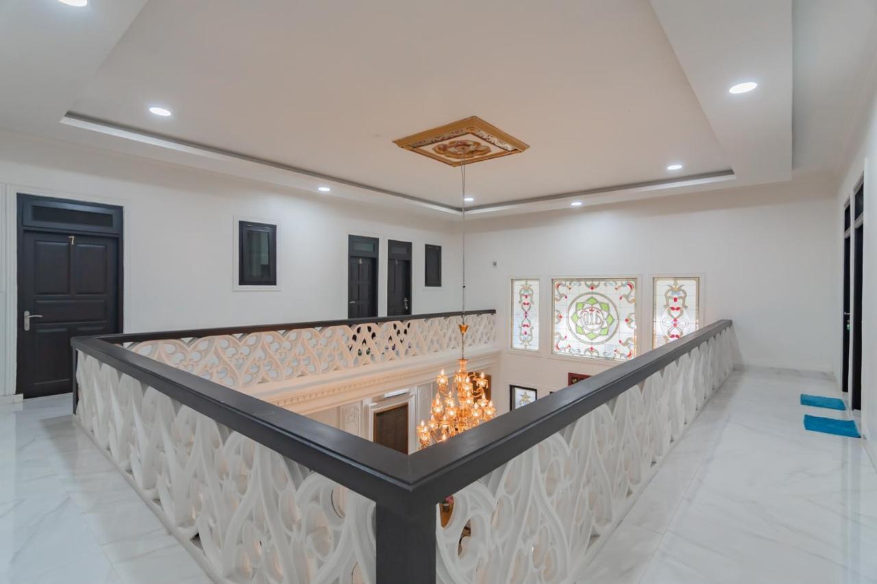 Family Homestay Syariah Cirebon Mitra Reddoorz المظهر الخارجي الصورة