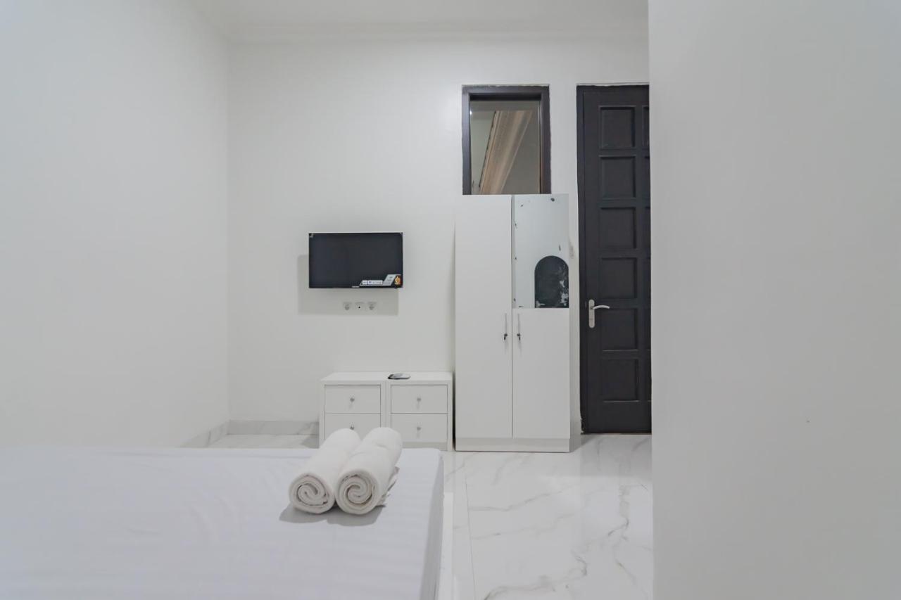 Family Homestay Syariah Cirebon Mitra Reddoorz المظهر الخارجي الصورة